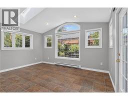 51 Weyburn, photo 22