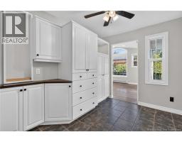 51 Weyburn, photo 23