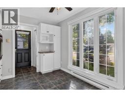 51 Weyburn, photo 6