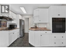 51 Weyburn, photo 7