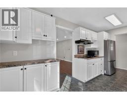 51 Weyburn, photo 8