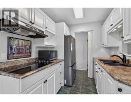 51 Weyburn, photo 9