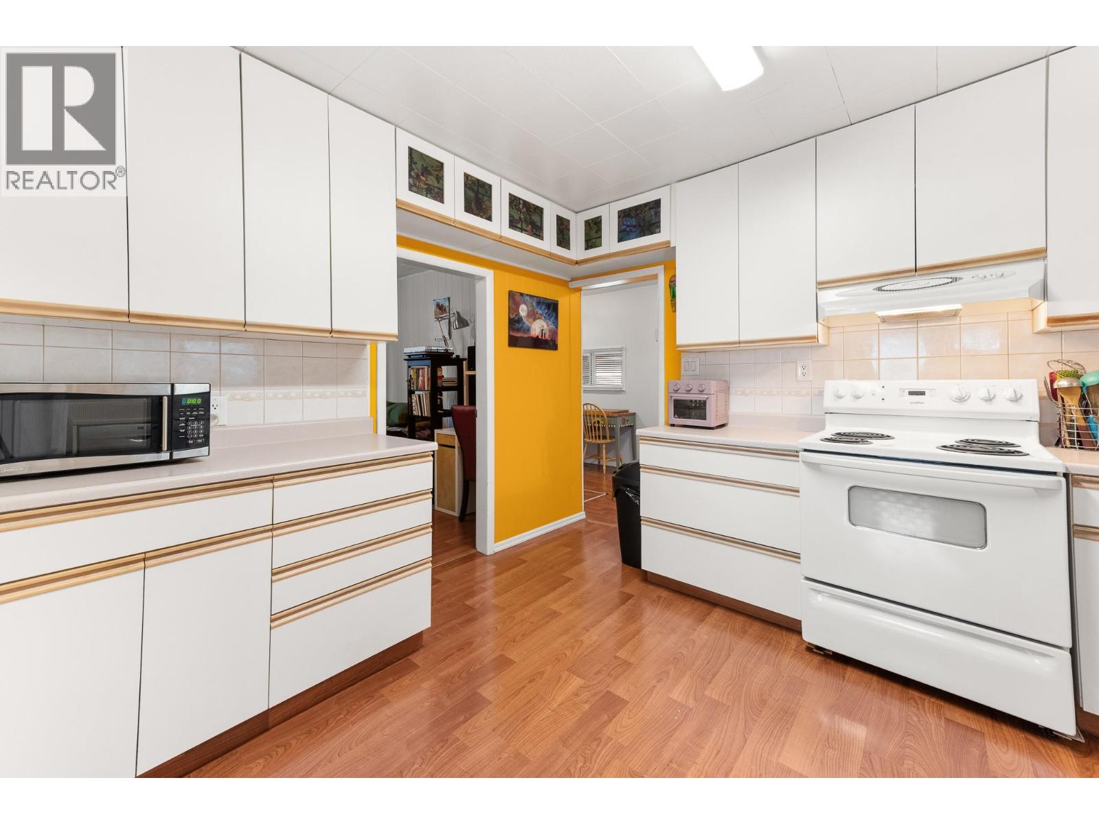 1052 6TH Avenue - 14