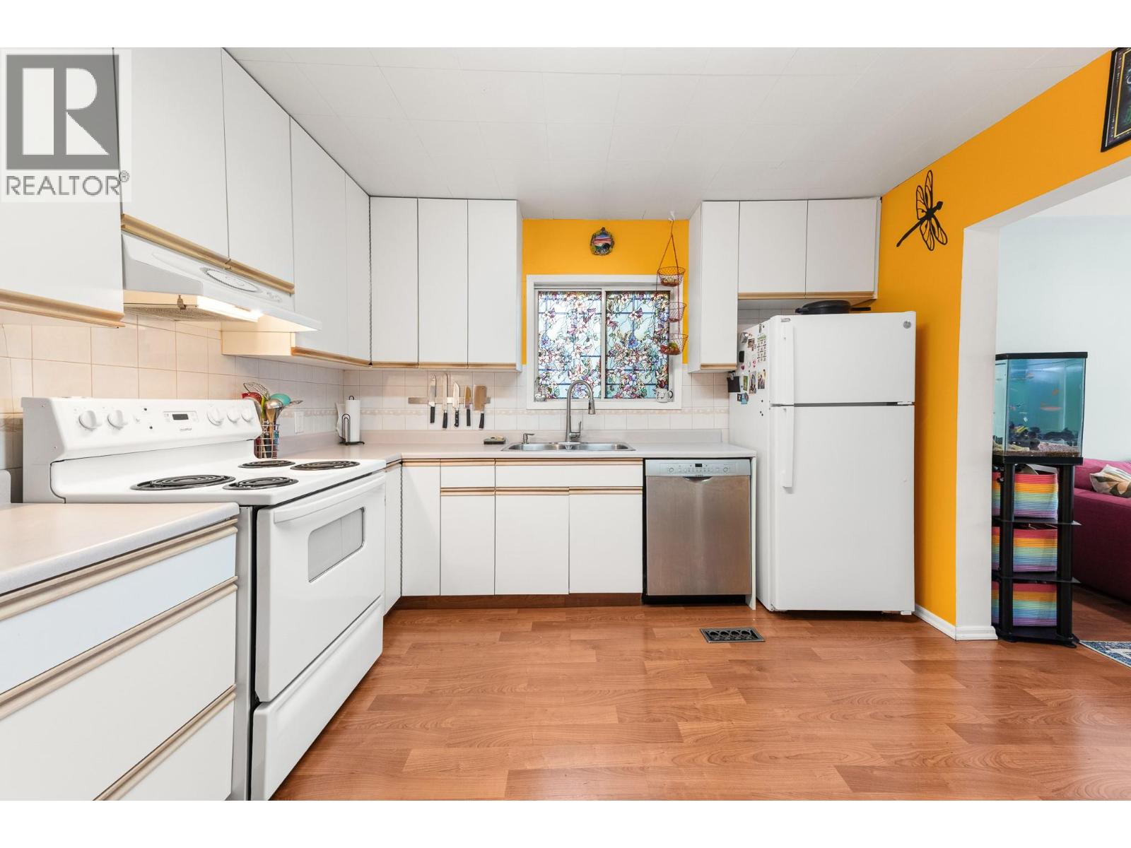 1052 6TH Avenue - 15