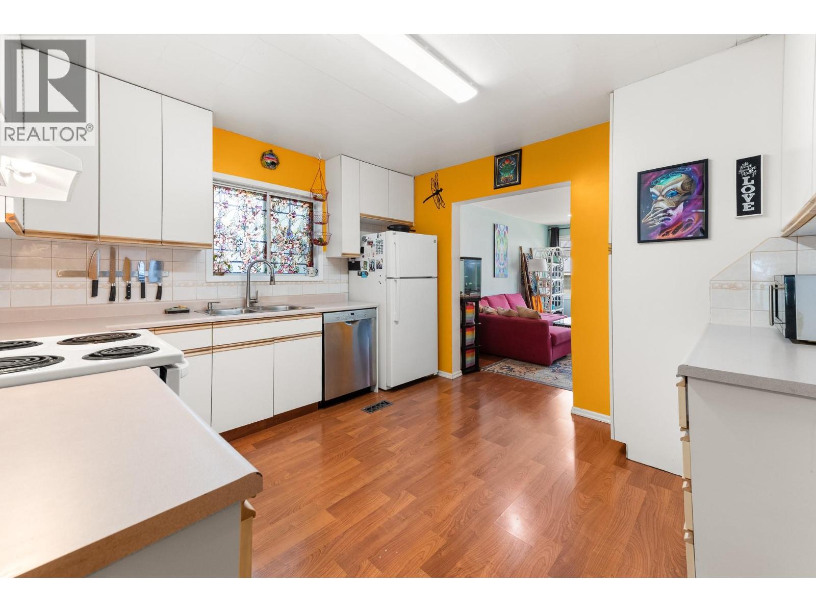 1052 6TH Avenue - 16