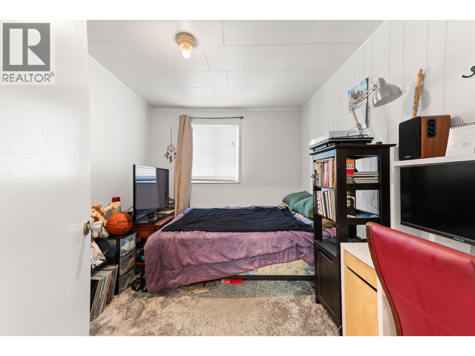 1052 6TH Avenue - 19