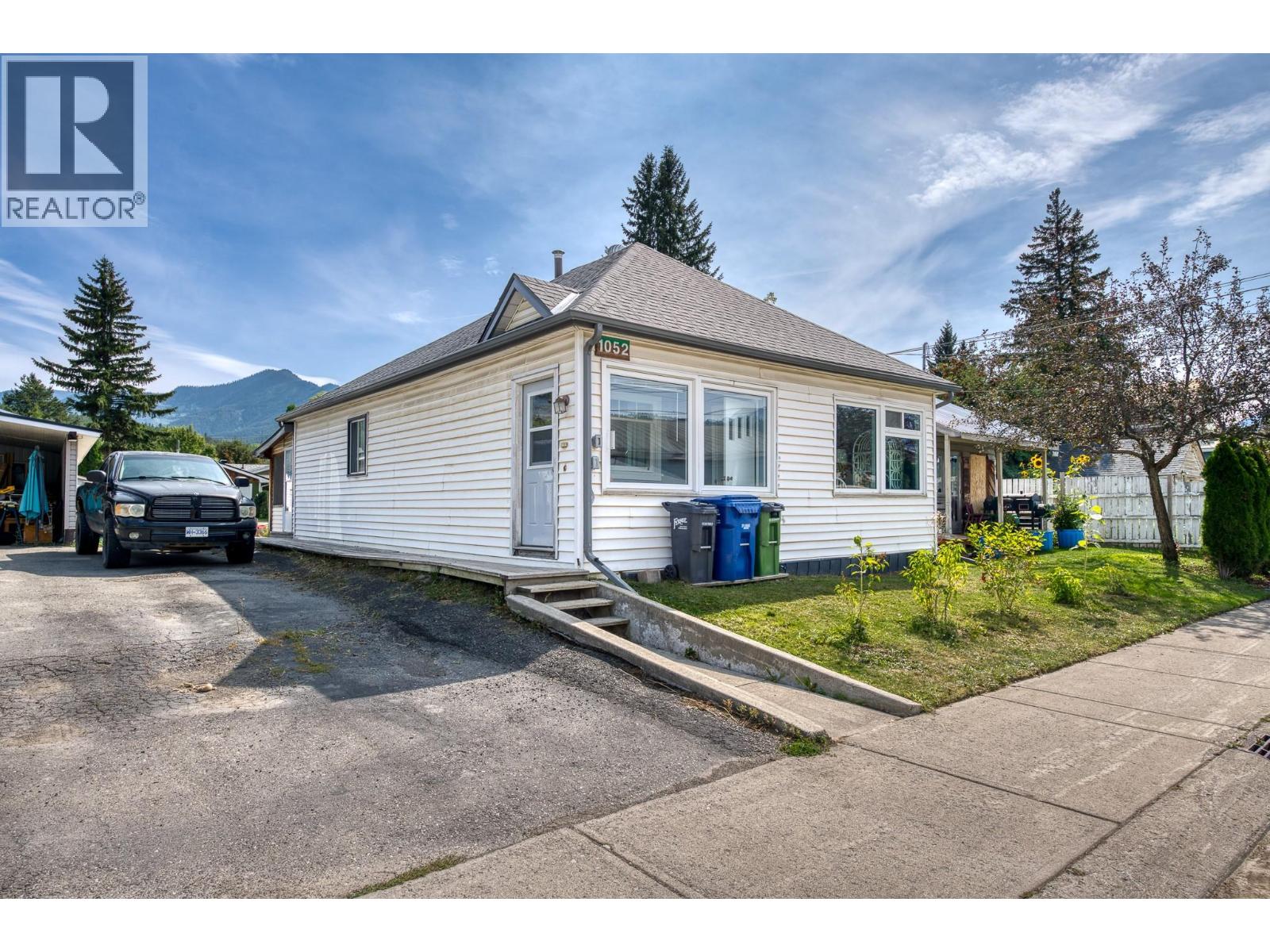 1052 6TH Avenue - 2