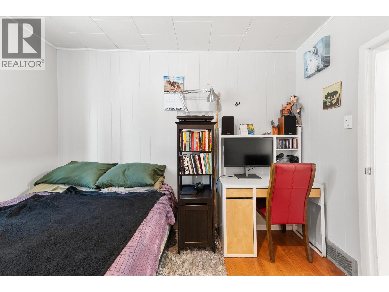 1052 6TH Avenue - 20