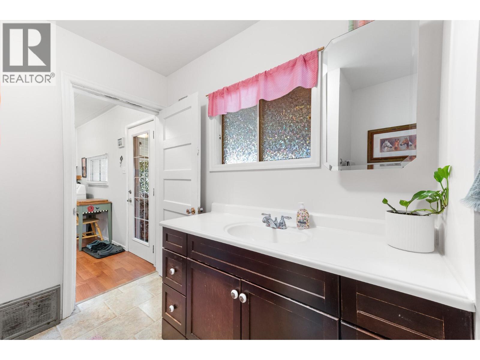 1052 6TH Avenue - 22