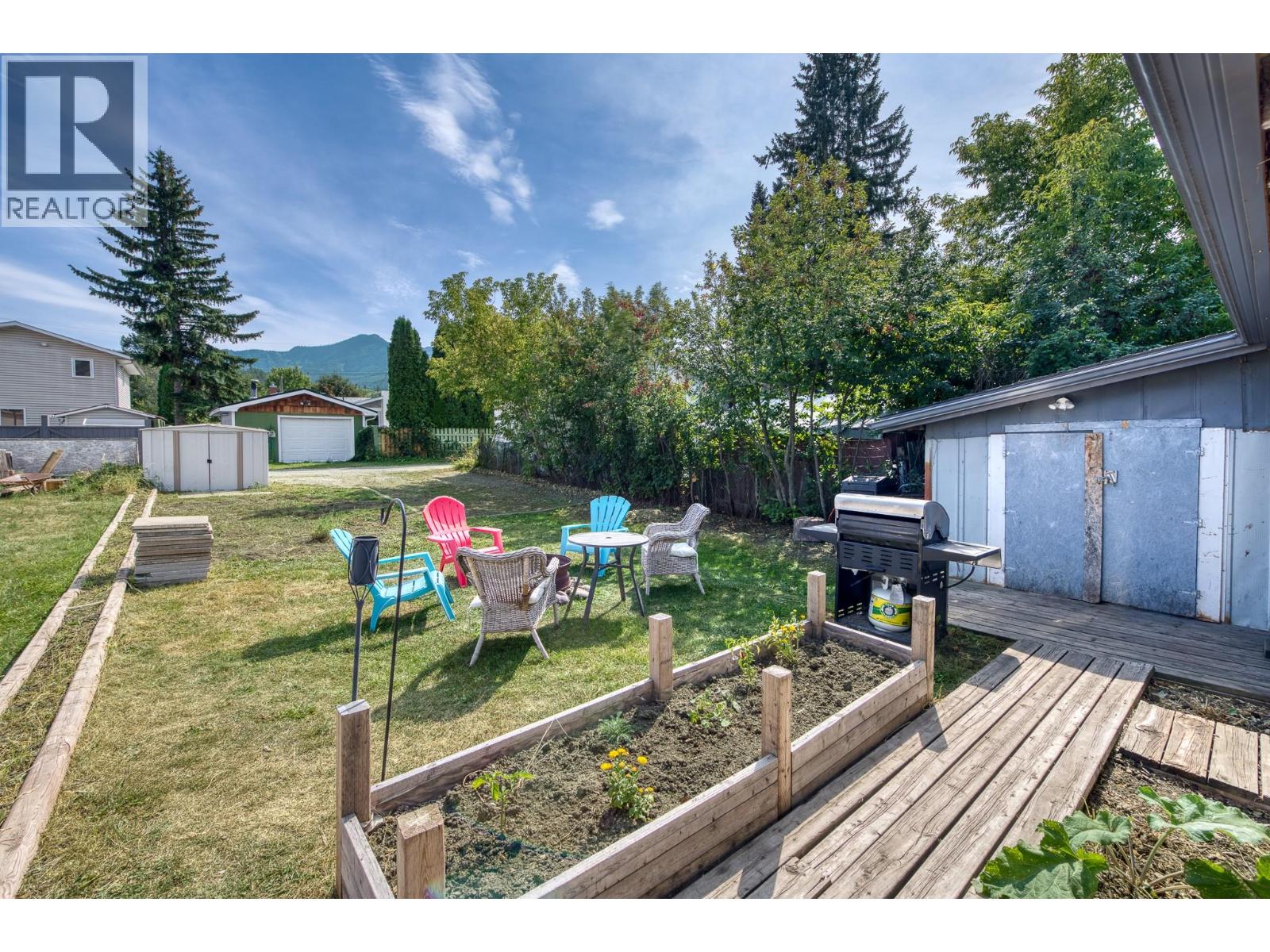 1052 6TH Avenue - 33