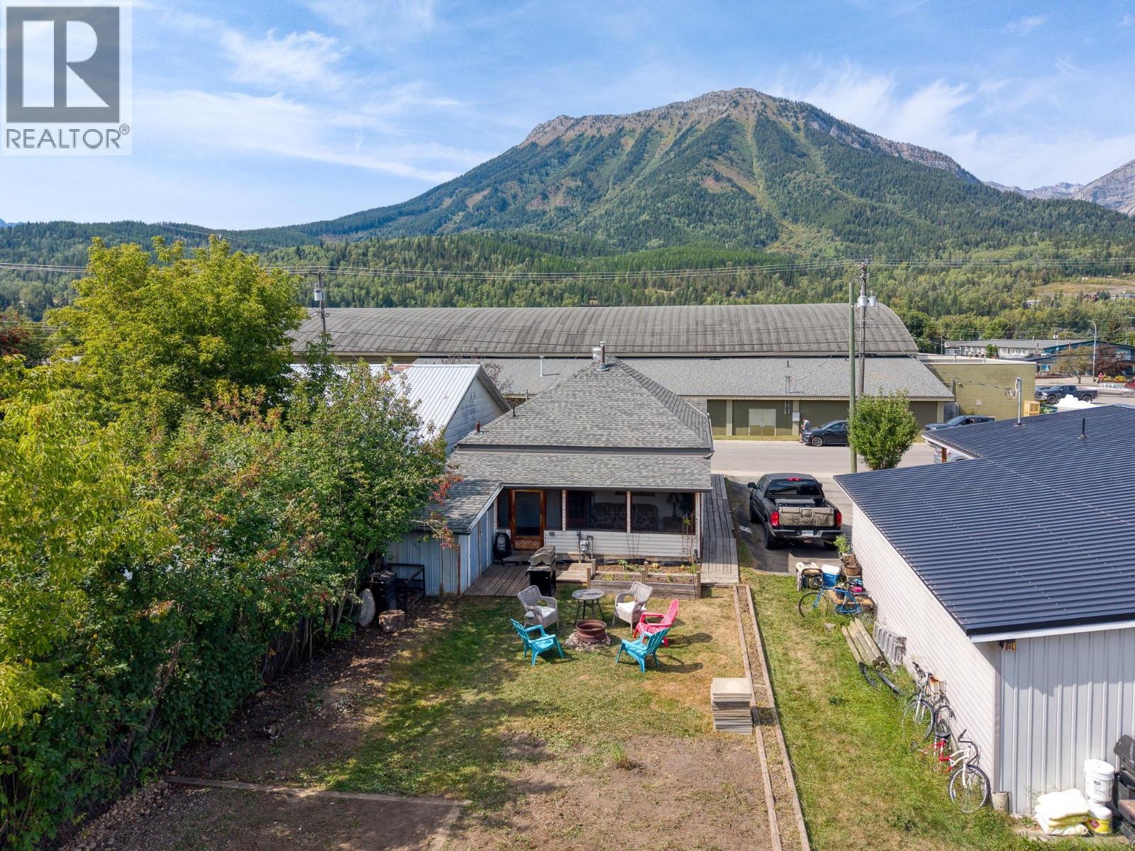 1052 6TH Avenue - 37