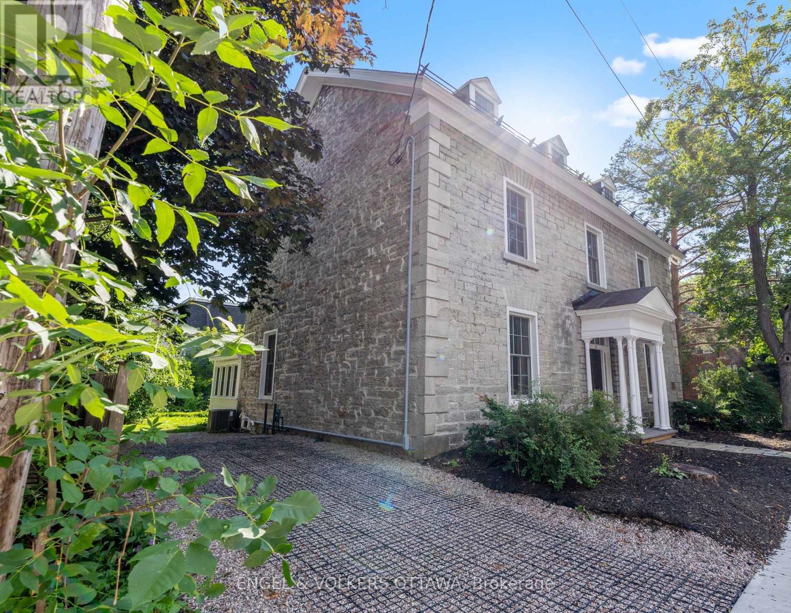 35 MACKAY STREET - 2