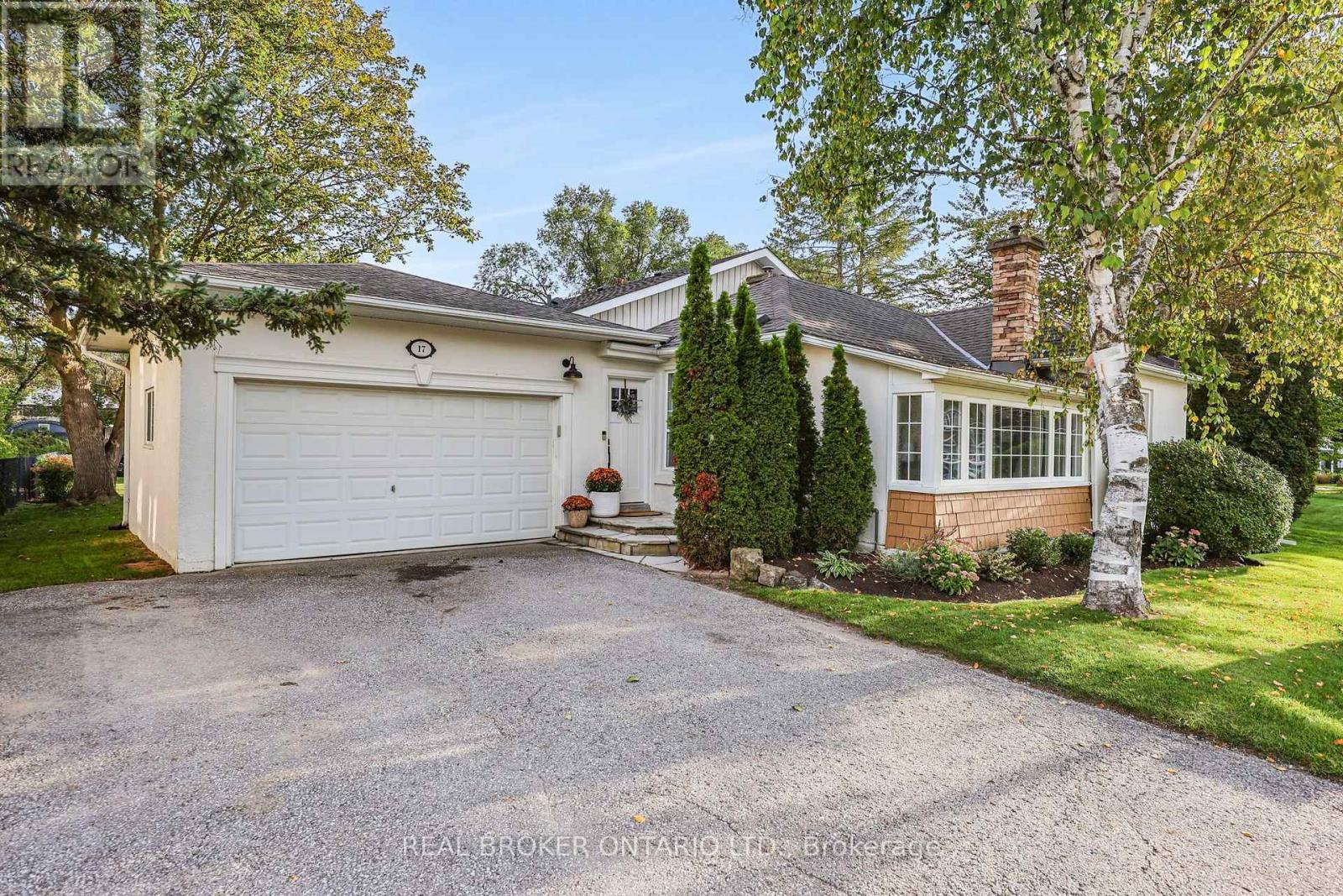 17 MILL STREET, East Gwillimbury (Mt Albert) — photo 1