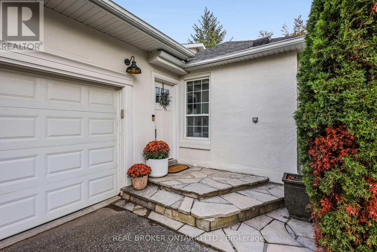 17 MILL STREET, East Gwillimbury (Mt Albert) — photo 3