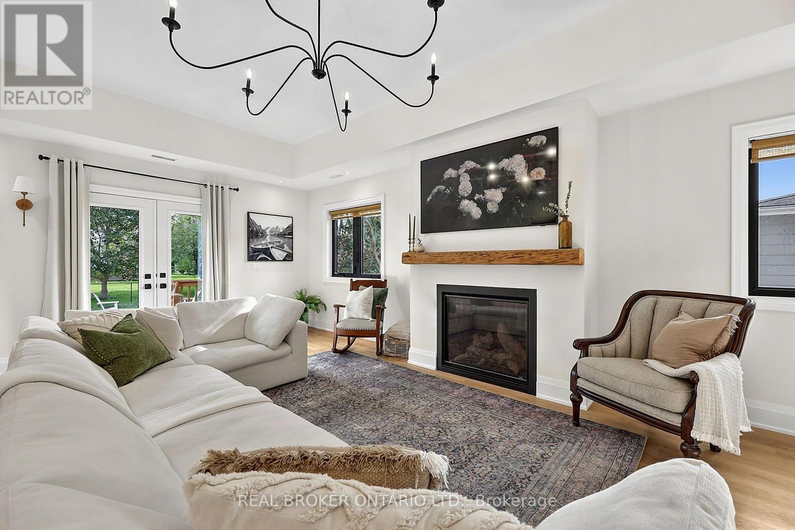 17 MILL STREET, East Gwillimbury (Mt Albert) — photo 5