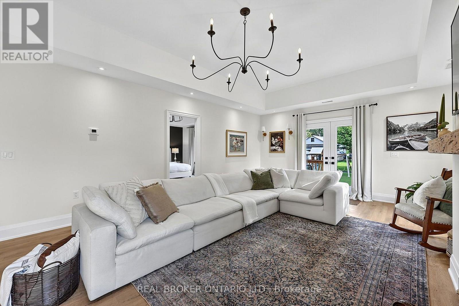 17 MILL STREET, East Gwillimbury (Mt Albert) — photo 6