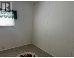 Bedroom - 61 Mackenzie Avenue, Hughenden, AB T0B2E0 Photo 9