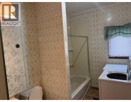 4pc Bathroom - 61 Mackenzie Avenue, Hughenden, AB T0B2E0 Photo 6