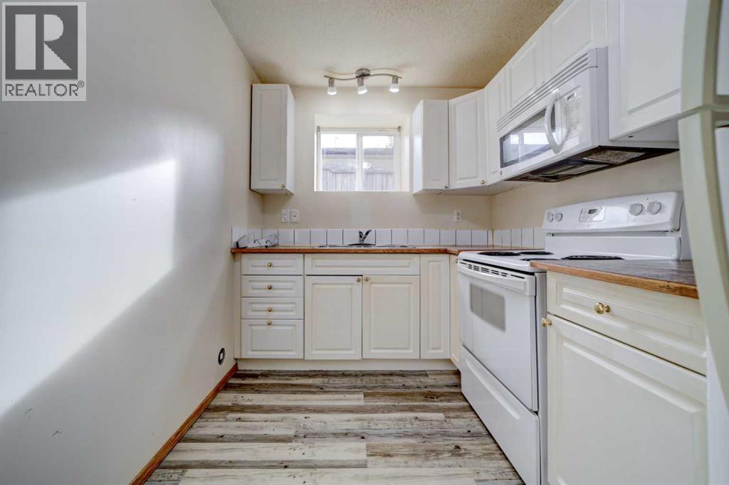 2003 14 Street - 23