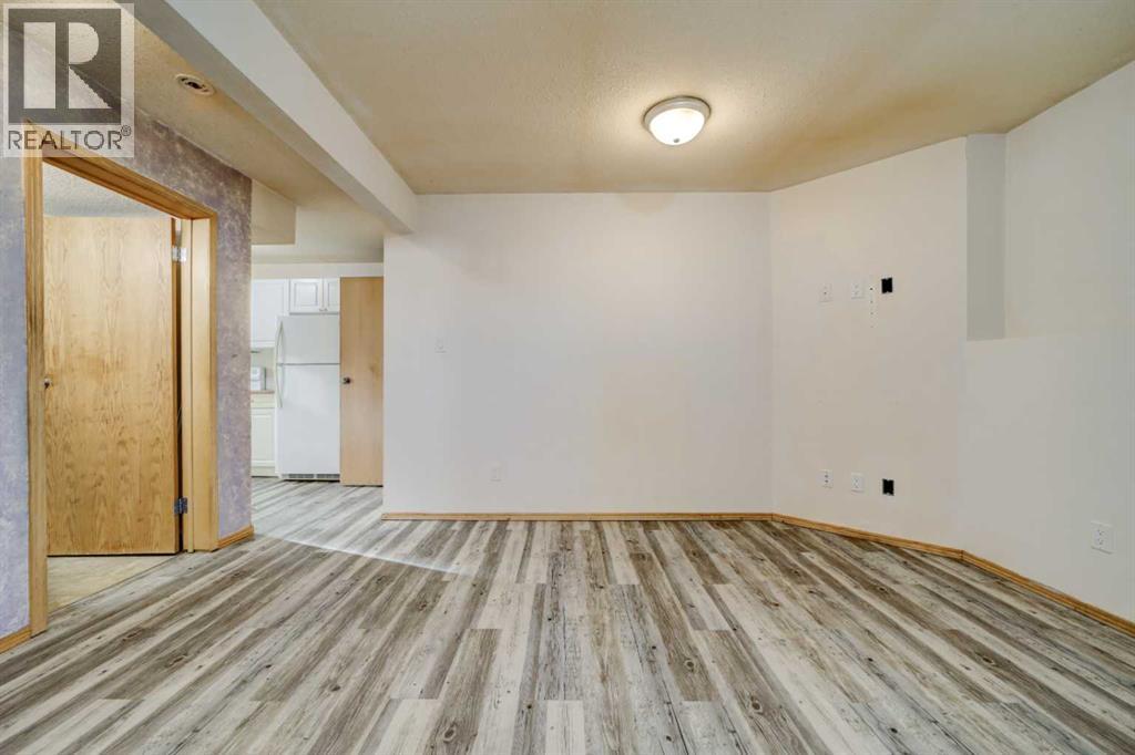 2003 14 Street - 27