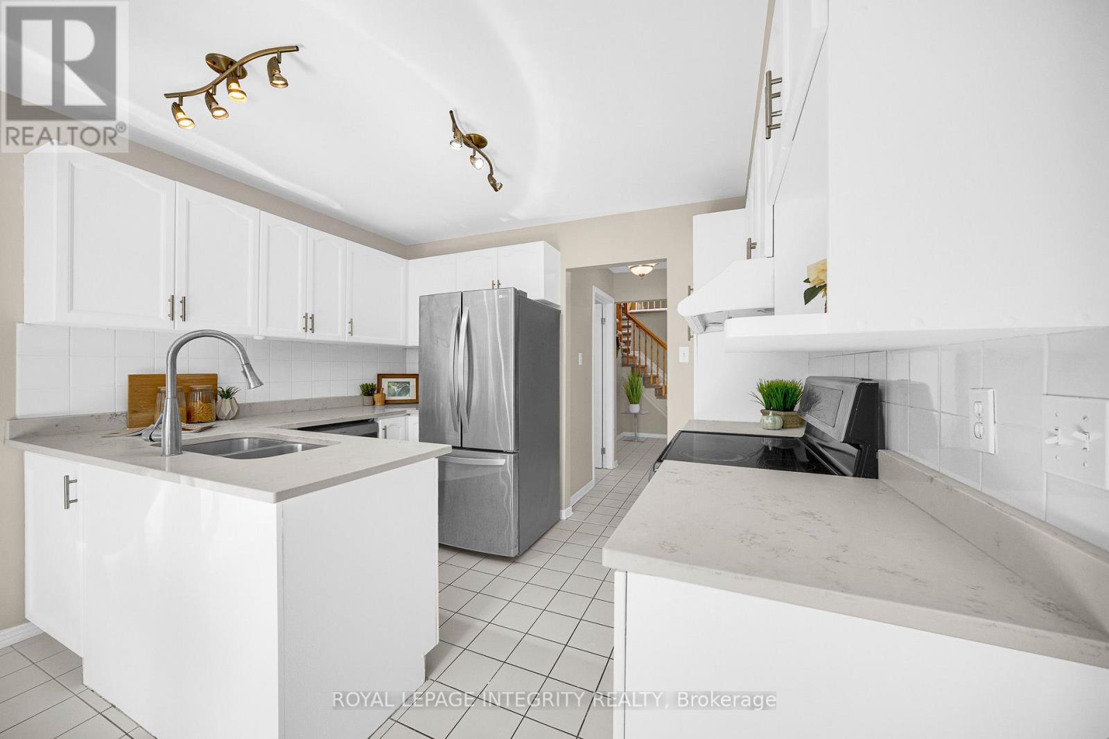3 Bed, 3 Bath House for Sale in Ottawa – 25 SPRINGWATER DRIVE, Ottawa – MLS# X13771910 - Image 14