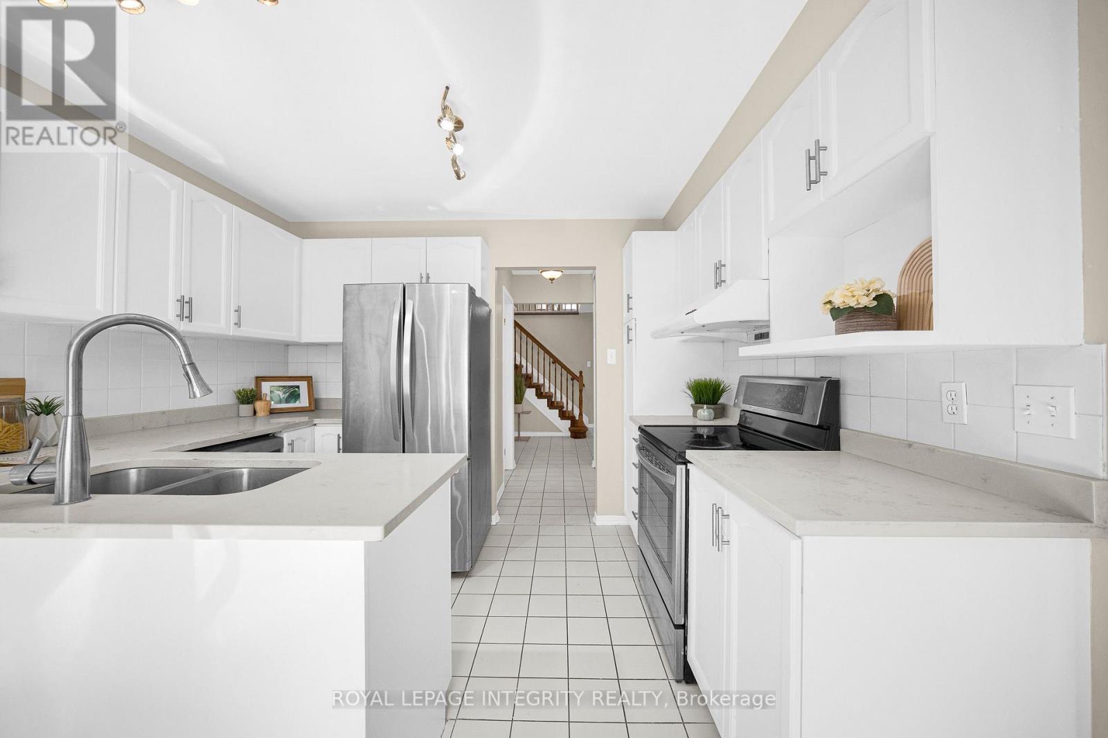 3 Bed, 3 Bath House for Sale in Ottawa – 25 SPRINGWATER DRIVE, Ottawa – MLS# X13771910 - Image 15