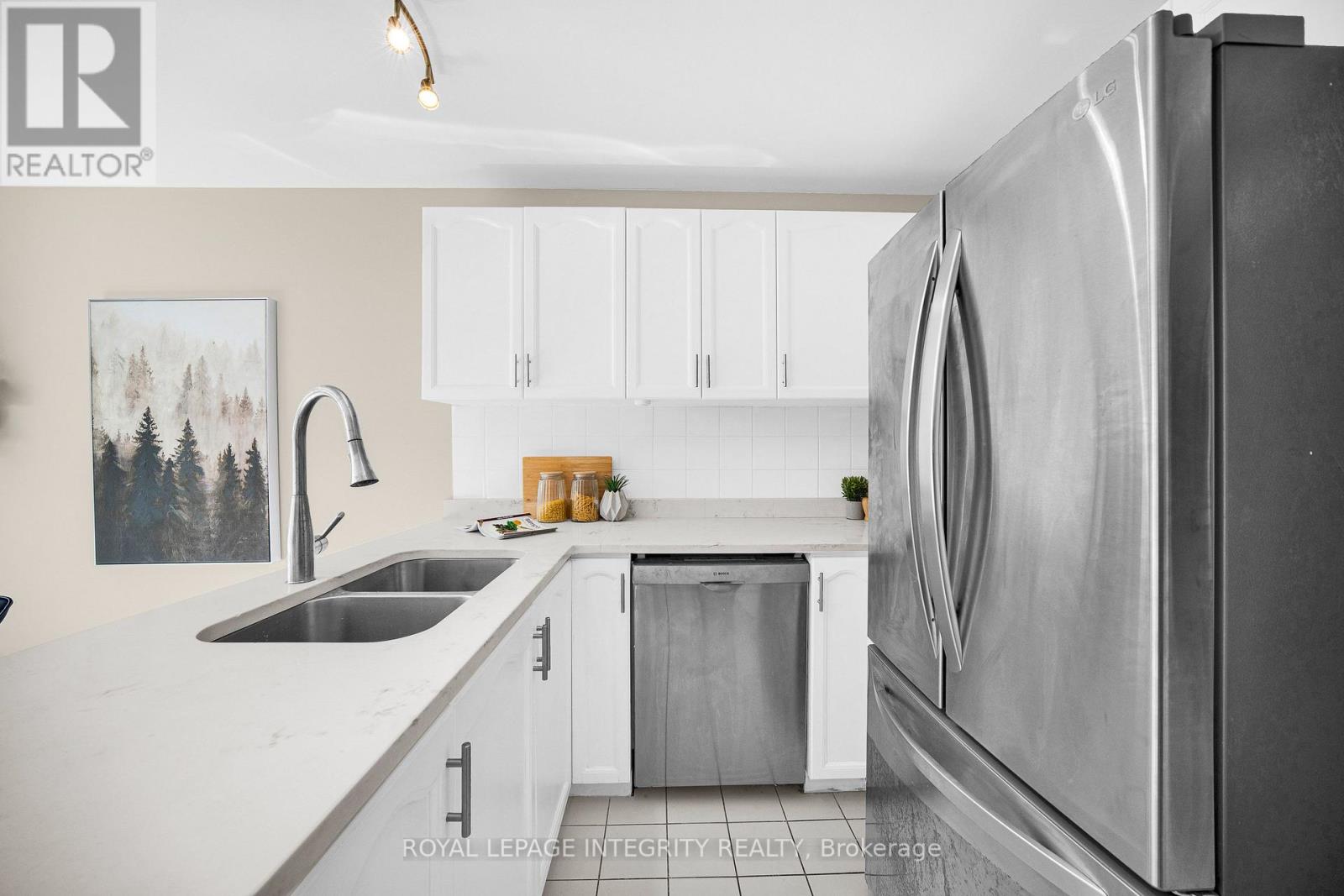 3 Bed, 3 Bath House for Sale in Ottawa – 25 SPRINGWATER DRIVE, Ottawa – MLS# X13771910 - Image 16