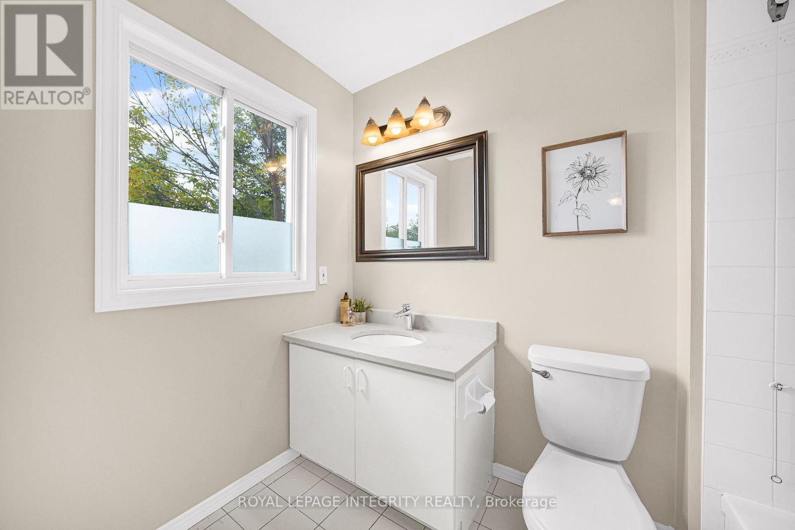 3 Bed, 3 Bath House for Sale in Ottawa – 25 SPRINGWATER DRIVE, Ottawa – MLS# X13771910 - Image 32