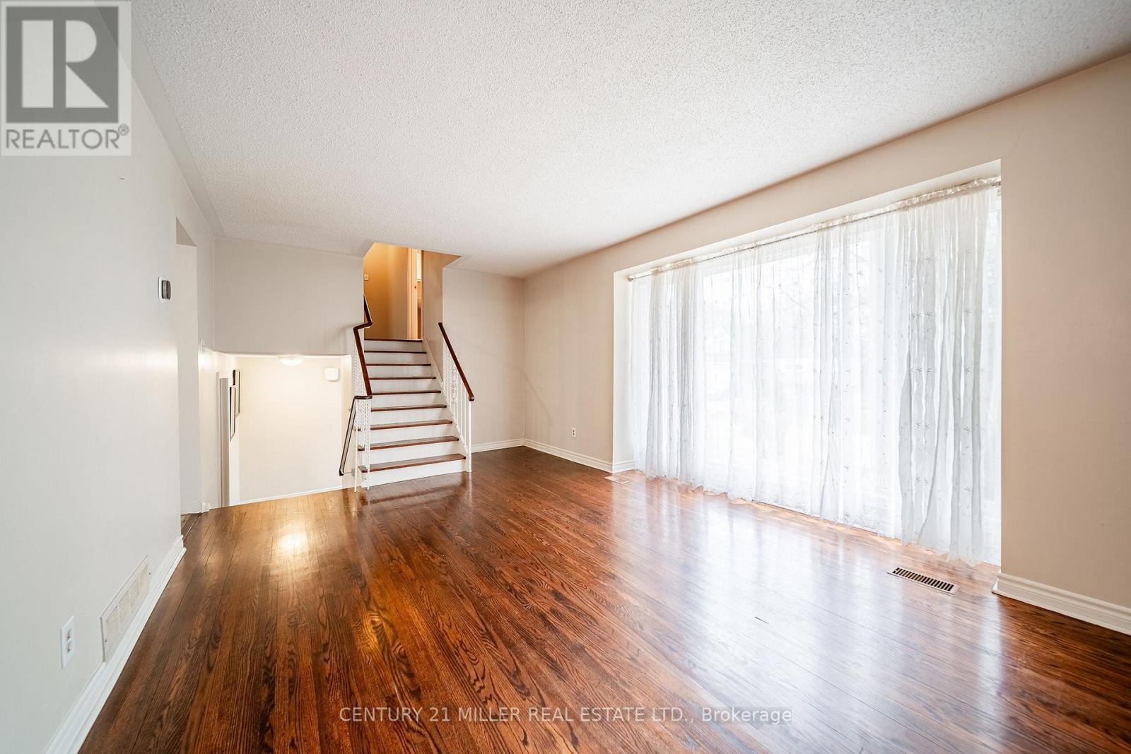 557 TRAFFORD CRESCENT - 4