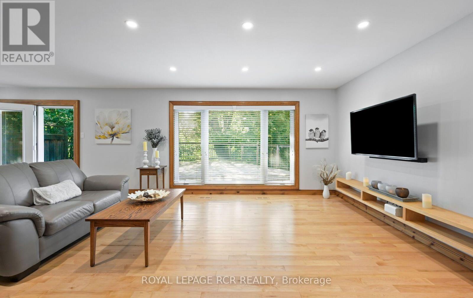 11A YORK STREET - 12