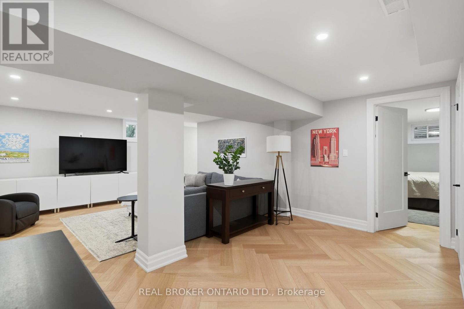 54 MAYFAIR AVENUE - 31