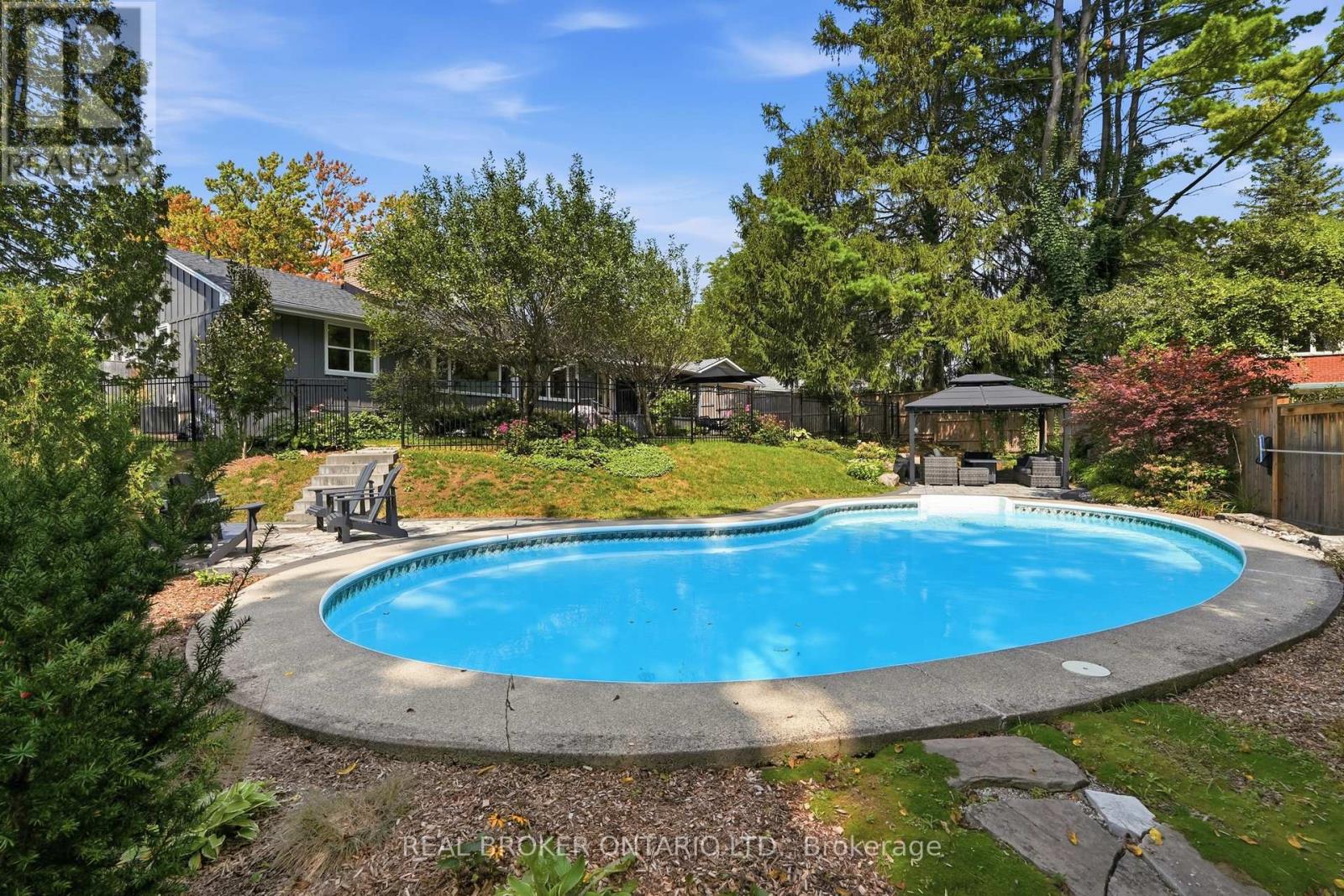 54 MAYFAIR AVENUE - Image 42