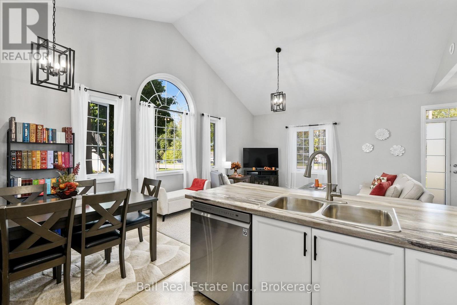 #303 1055 BIRCHWOOD TRAIL - 39