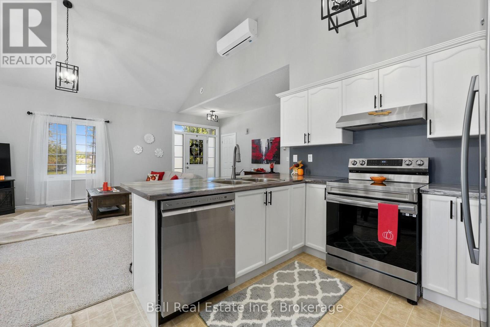 #303 1055 BIRCHWOOD TRAIL - 38