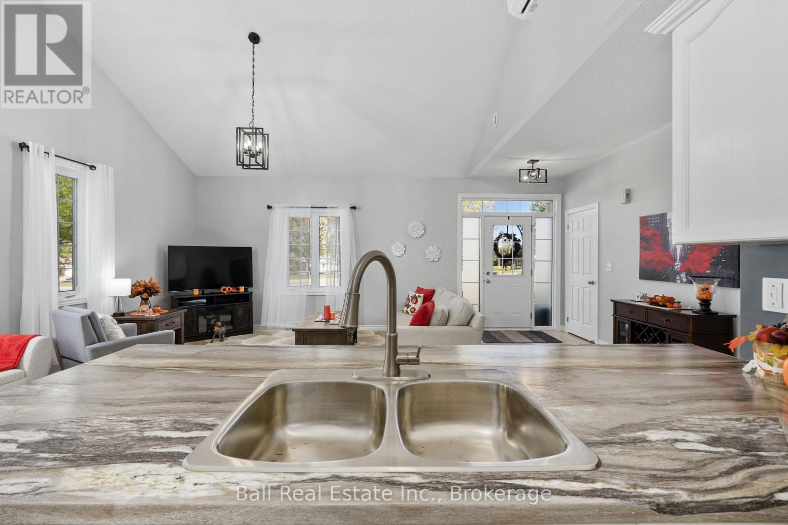 #303 1055 BIRCHWOOD TRAIL - 40