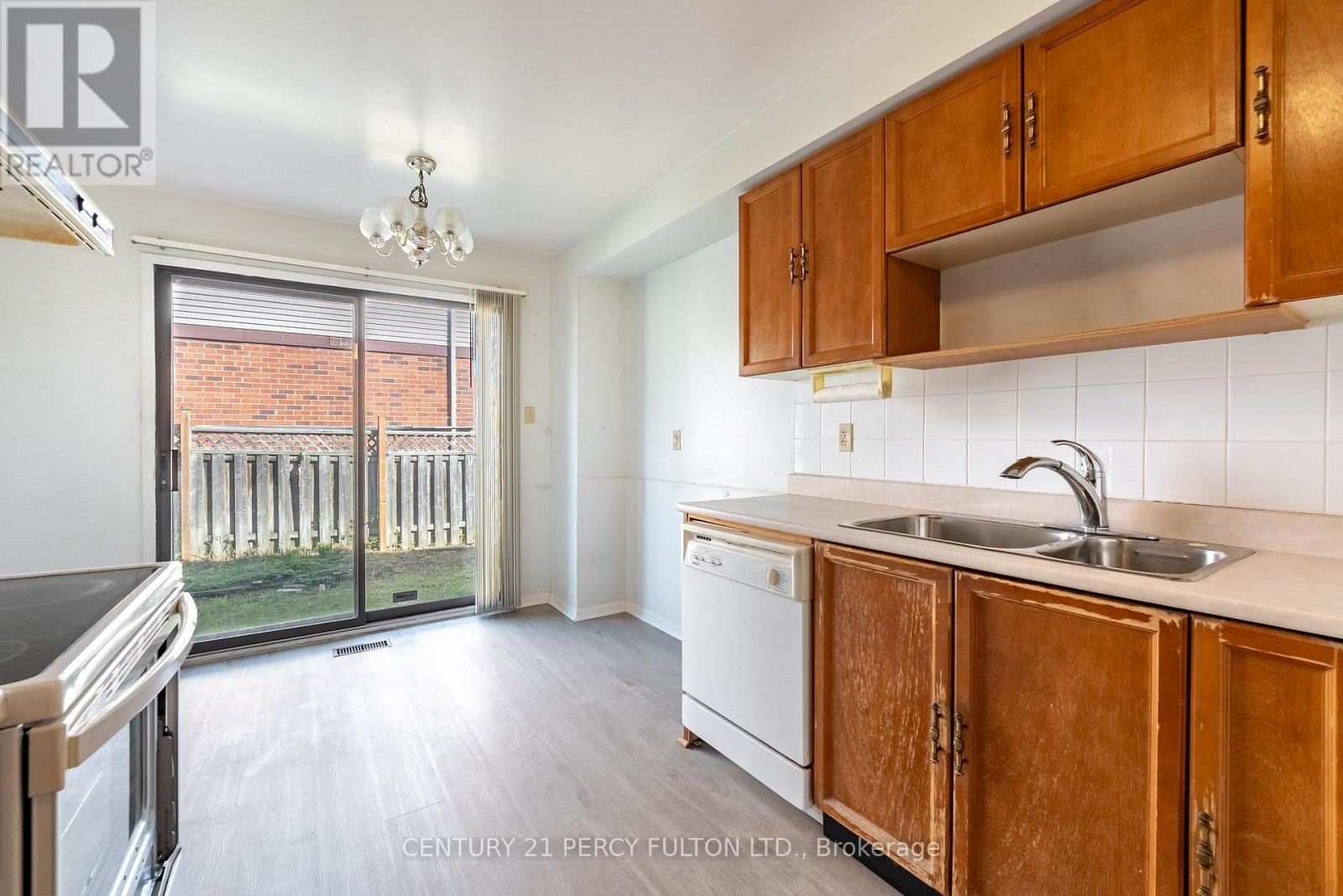 2 PENNYBROOK LANE - 12