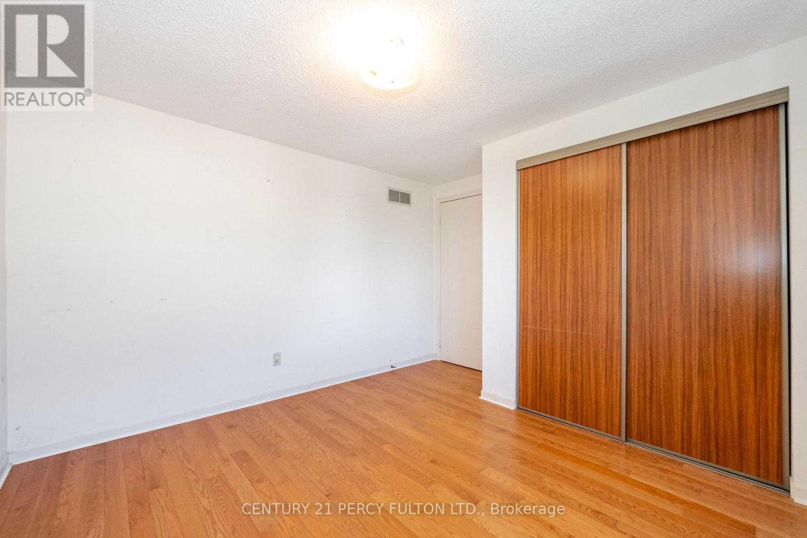2 PENNYBROOK LANE - 24