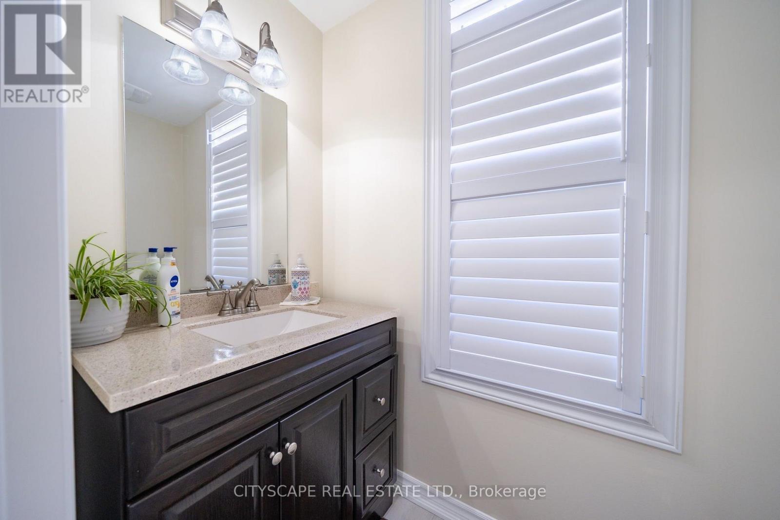 250 CROMBIE STREET - 11