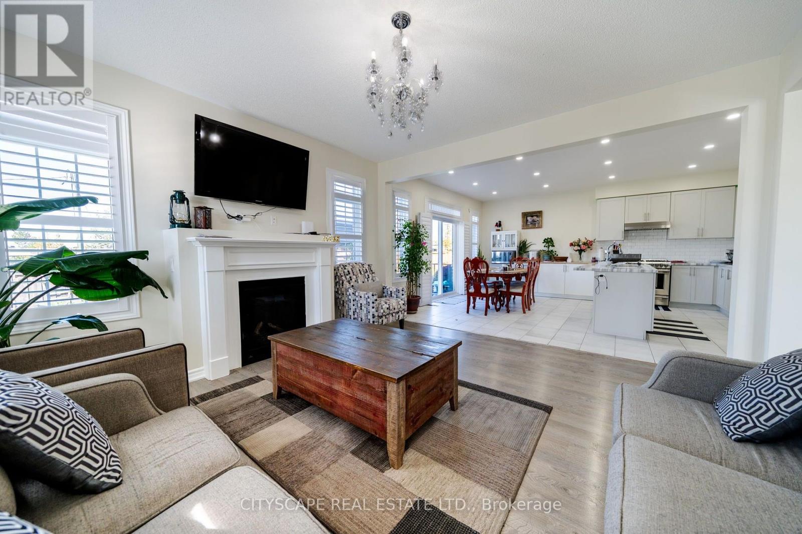 250 CROMBIE STREET - 17