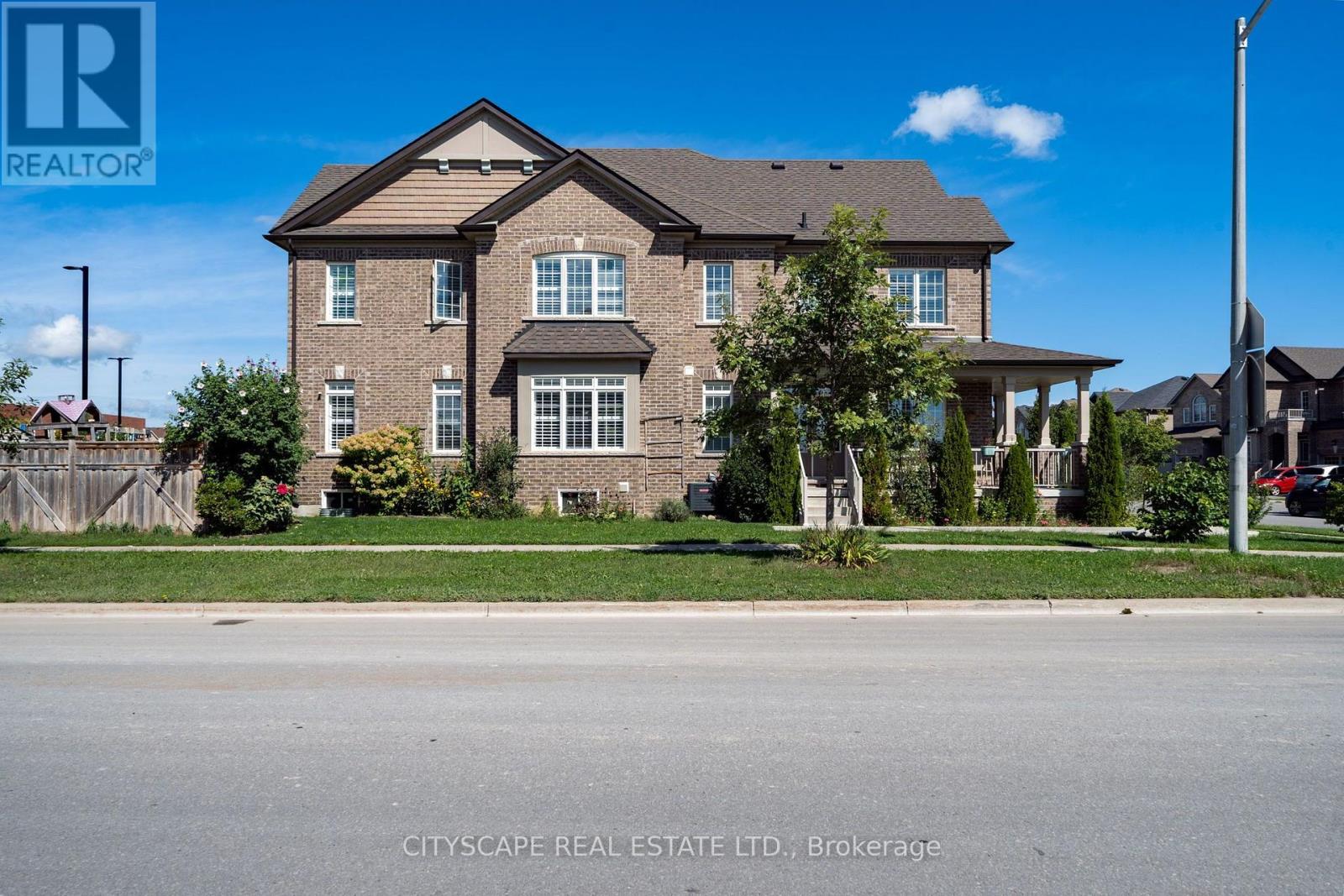 250 CROMBIE STREET, Clarington (Bowmanville) — photo 2