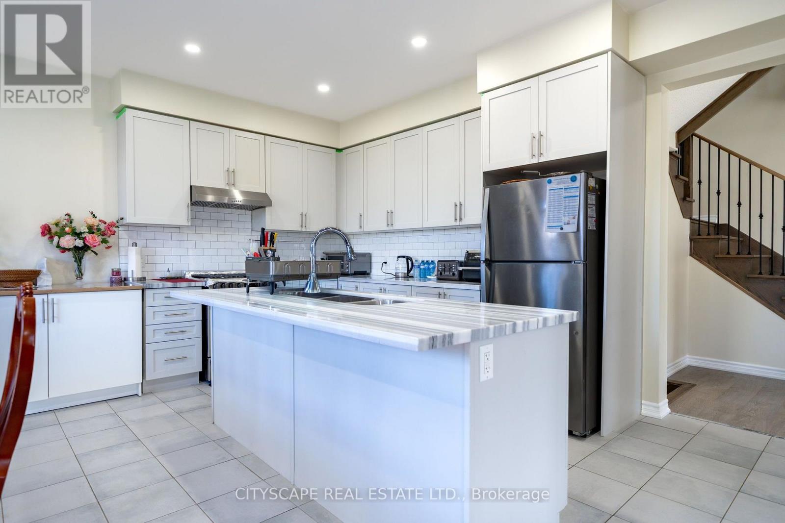 250 CROMBIE STREET - 22