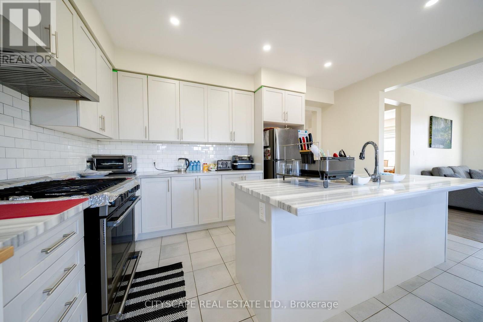 250 CROMBIE STREET - 23