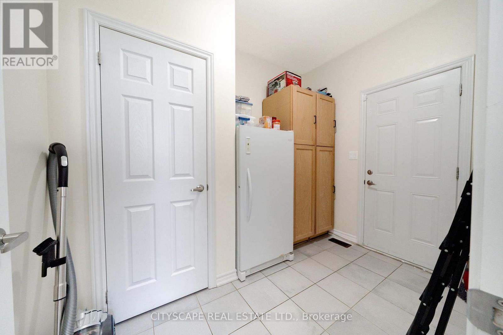 250 CROMBIE STREET - 24
