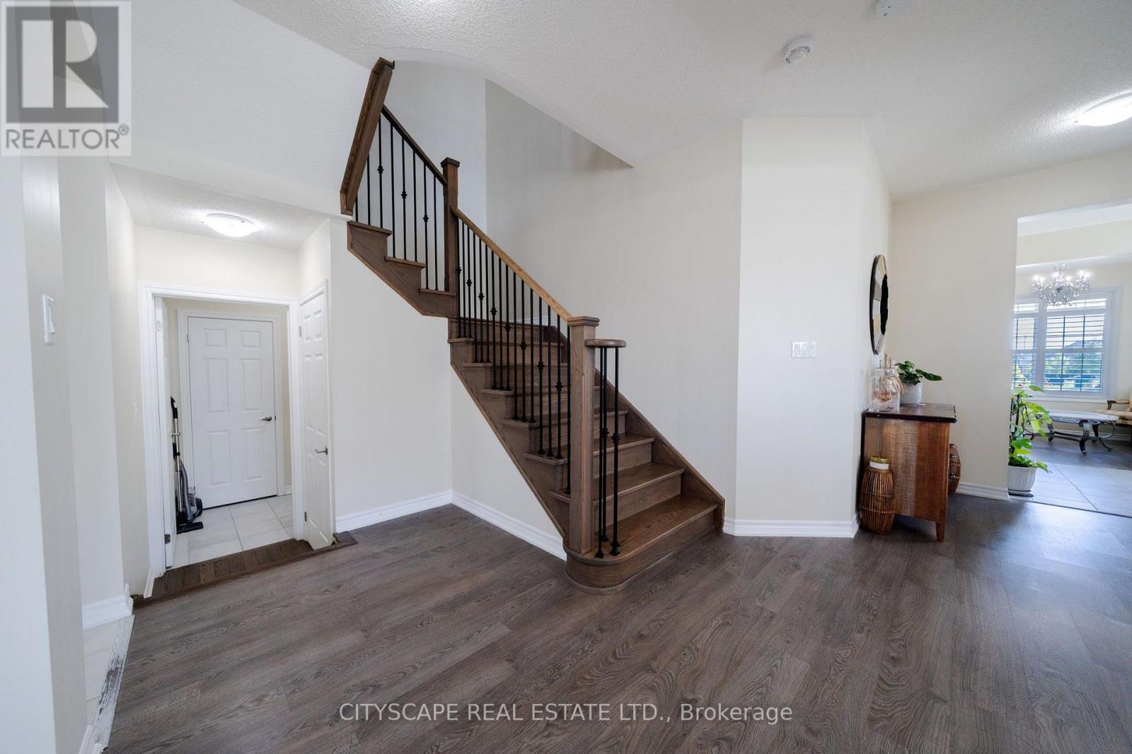 250 CROMBIE STREET - 25