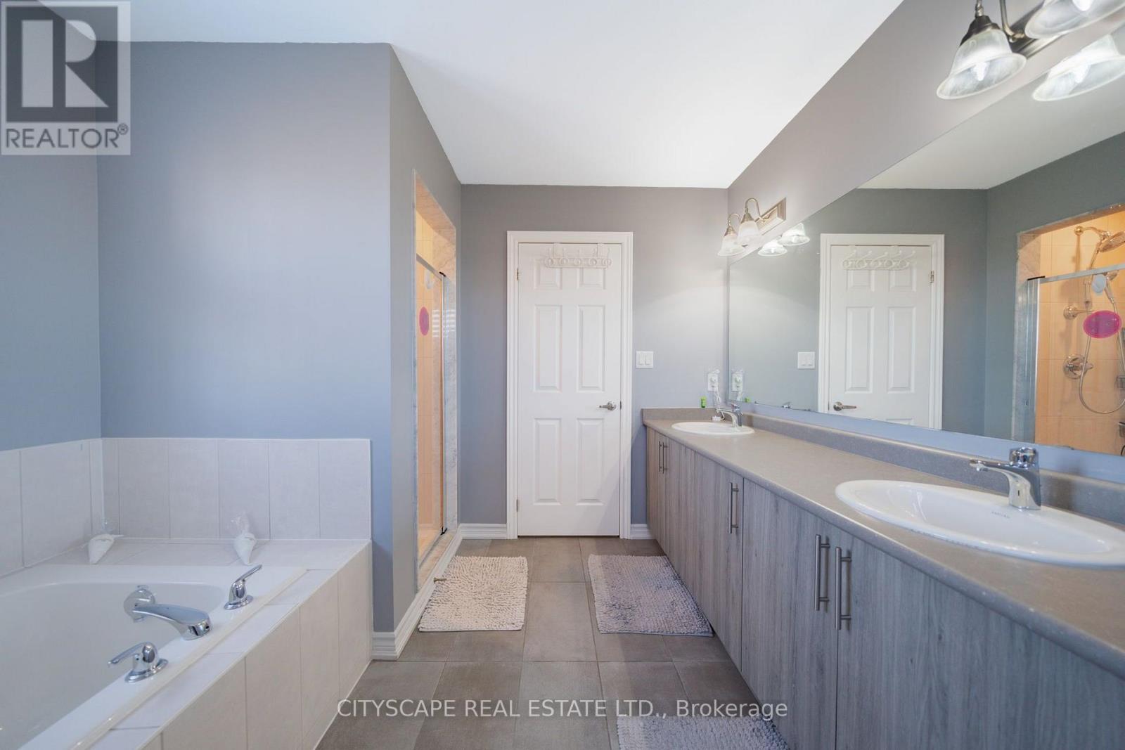 250 CROMBIE STREET - 32