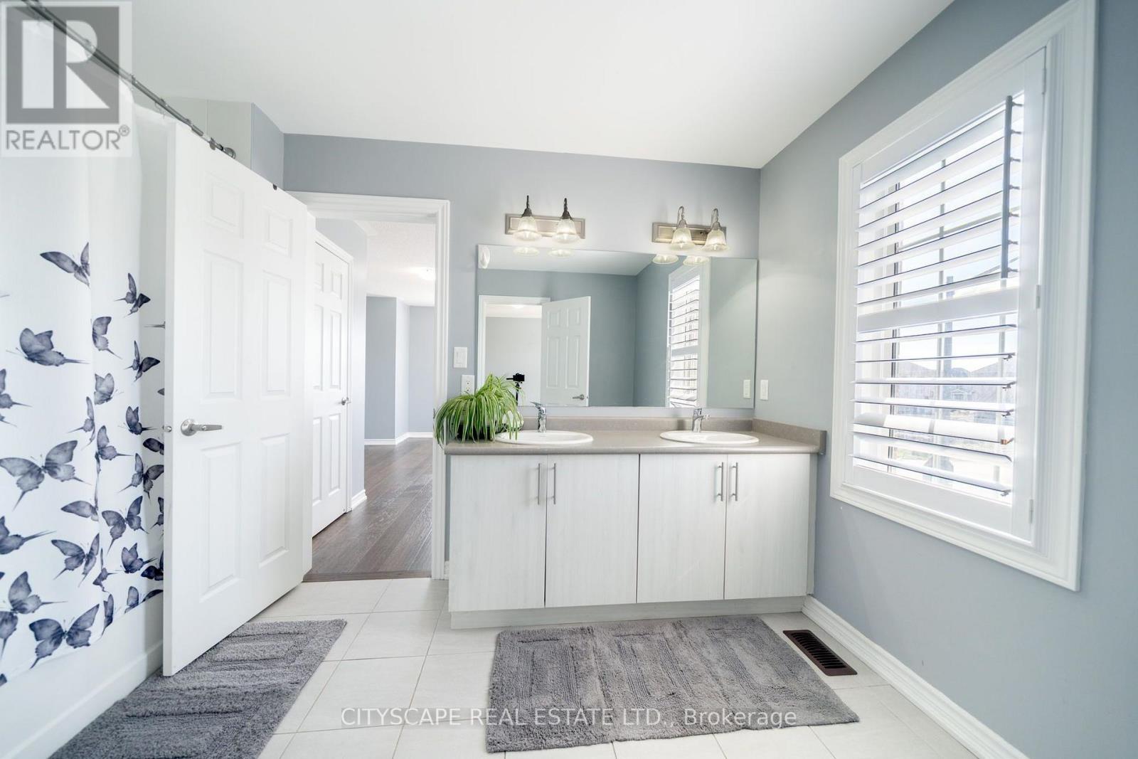 250 CROMBIE STREET - 38