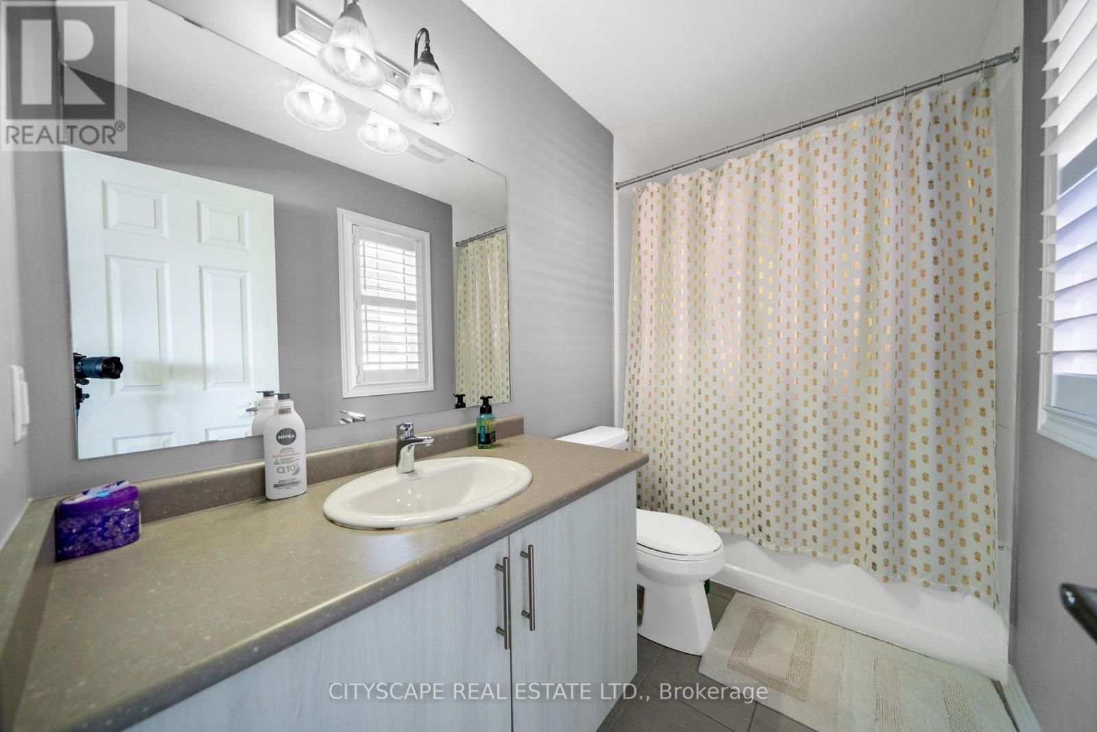 250 CROMBIE STREET - 44