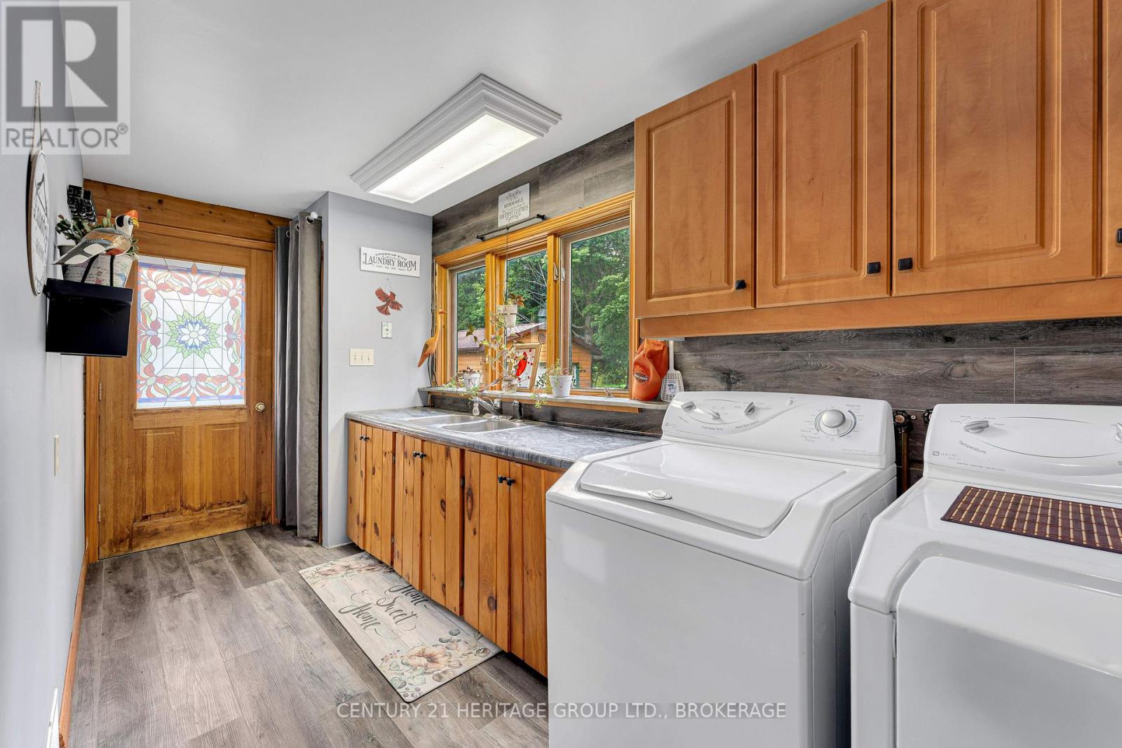 137 OLD RIVER ROAD W - Image 22