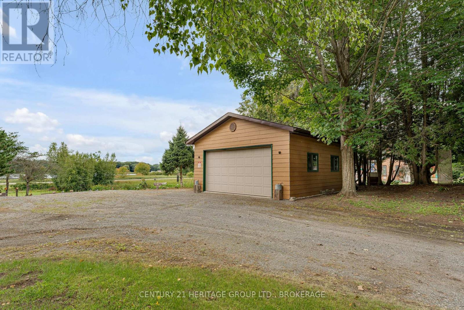 137 OLD RIVER ROAD W - Image 39