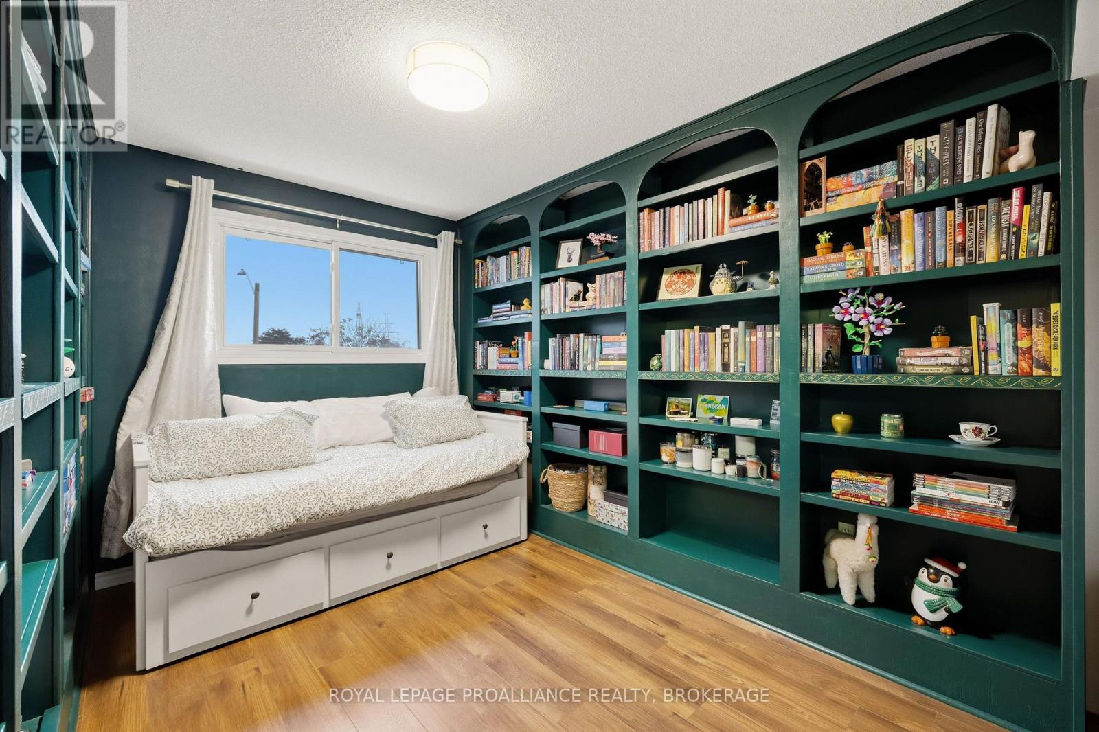 690 DAVIS DRIVE - 22